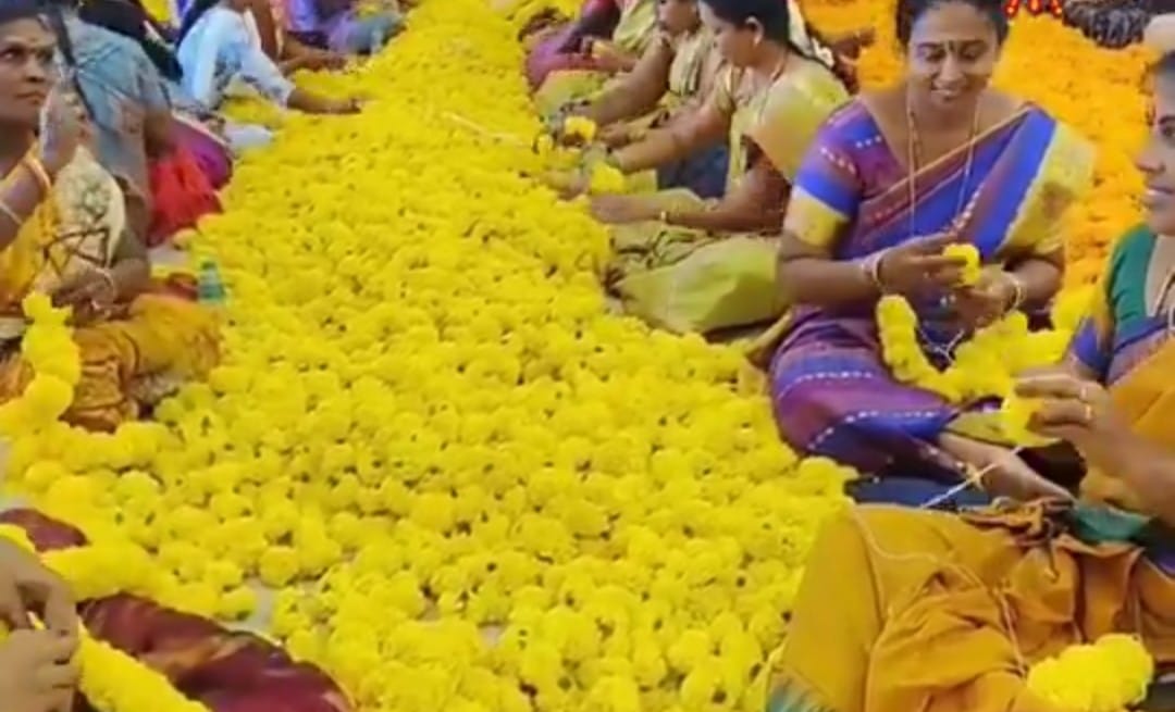 திருப்பதி கோவிலுக்கு 5 டன் சாமந்திப்பூ‌மாலை