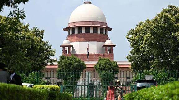 நாடு முழுவதும் அல்லாமல், டெல்லியில் மட்டும் ஏன் பட்டாசு வெடிக்க தடை? - உச்ச நீதிமன்றம் கேள்வி