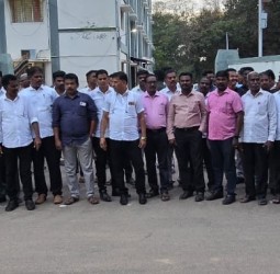 ஜாக்டோ-ஜியோ அமைப்பினர், பழைய ஓய்வூதியத் திட்டம் உள்ளிட்ட கோரிக்கைகளை வலியுறுத்தி  மாவட்ட அமைப்பாளர் முருகேசன் தலைமையில் ஆர்ப்பாட்டம்