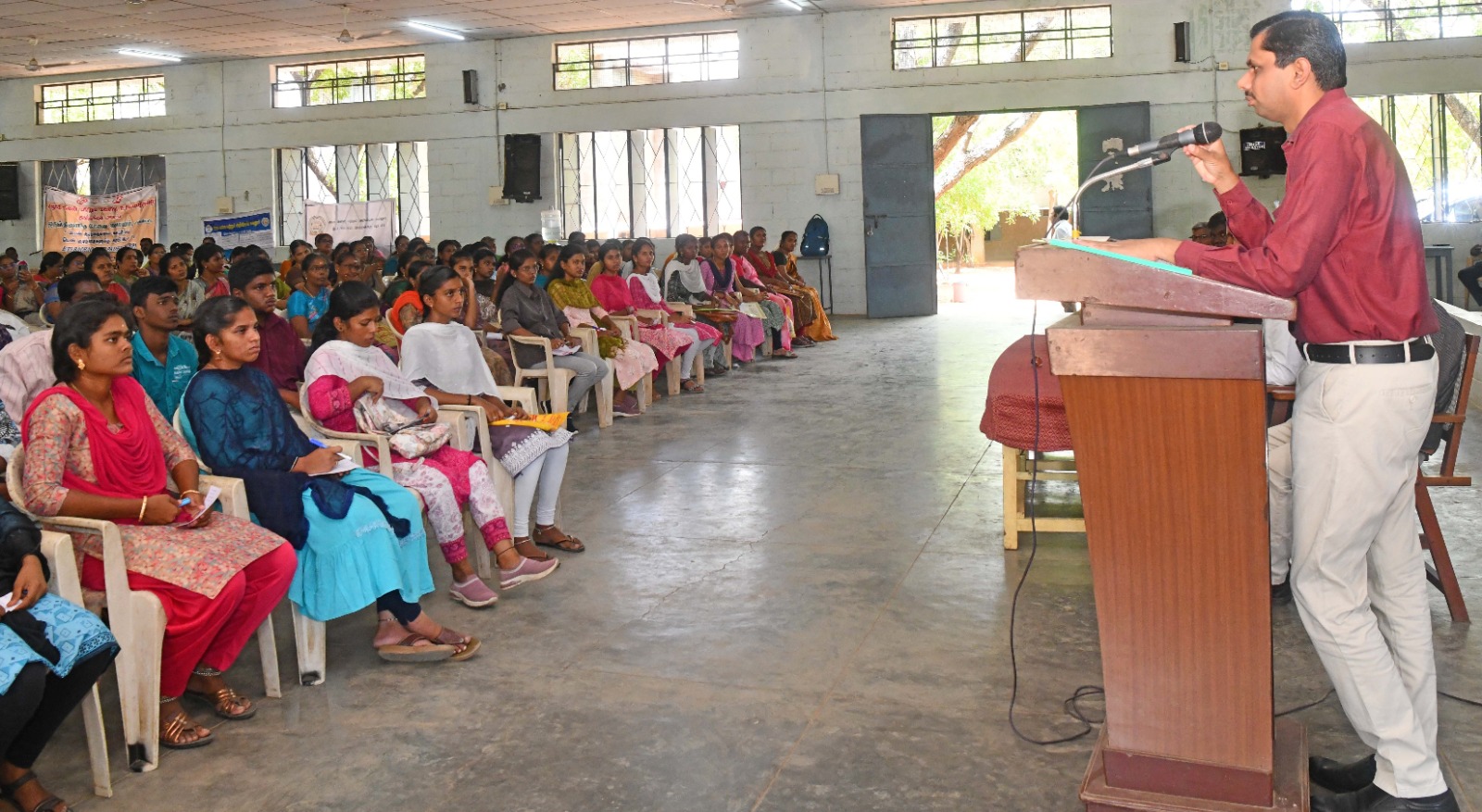 கோவில்பட்டியில் நடந்த உயர்வுக்குபடி வழிகாட்டுதல் முகாம்