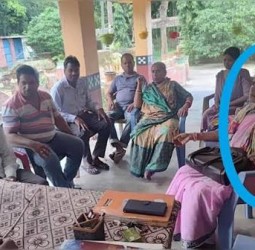 காலை தொட்டு வணங்காததால் ஆத்திரம்: மாணவர்களை அடித்த ஆசிரியை சஸ்பெண்ட்