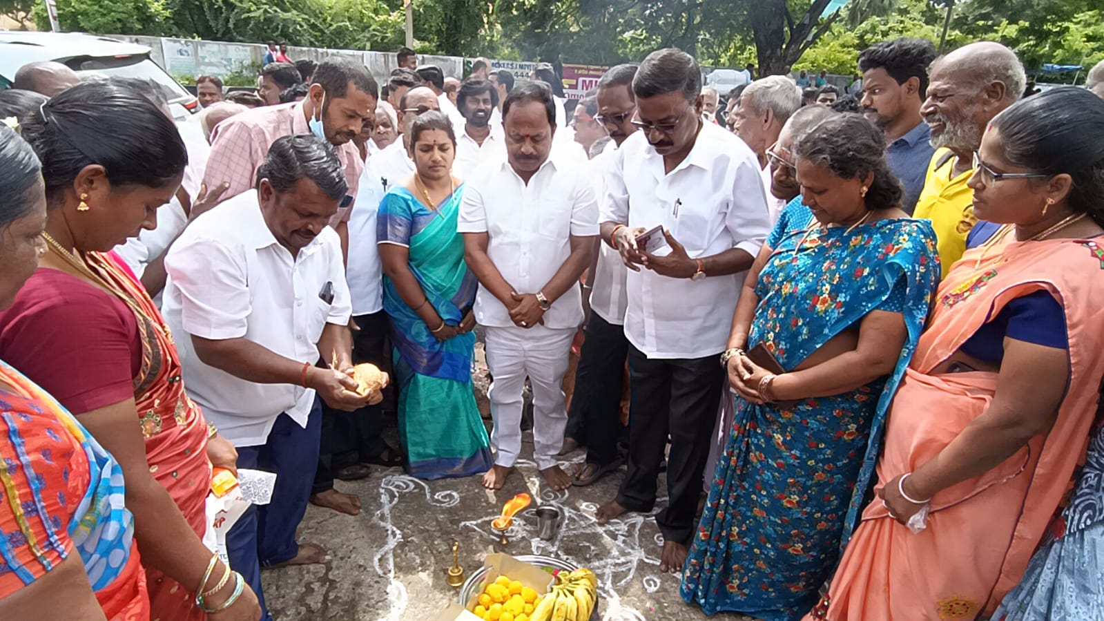 புதிய தார் சாலை அமைக்க அடிக்கல் நாட்டு விழா: எம்எல்ஏ பங்கேற்பு!