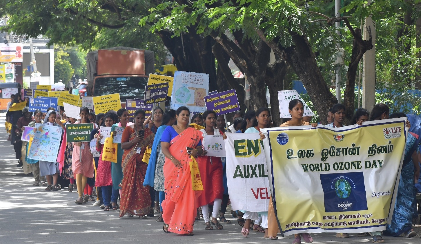 காட்பாடியில் தமிழ்நாடு மாசு கட்டுப்பாட்டு வாரியம் சார்பில் நடந்த பிளாஸ்டிக் ஒழிப்பு குறித்து விழிப்புணர்வு