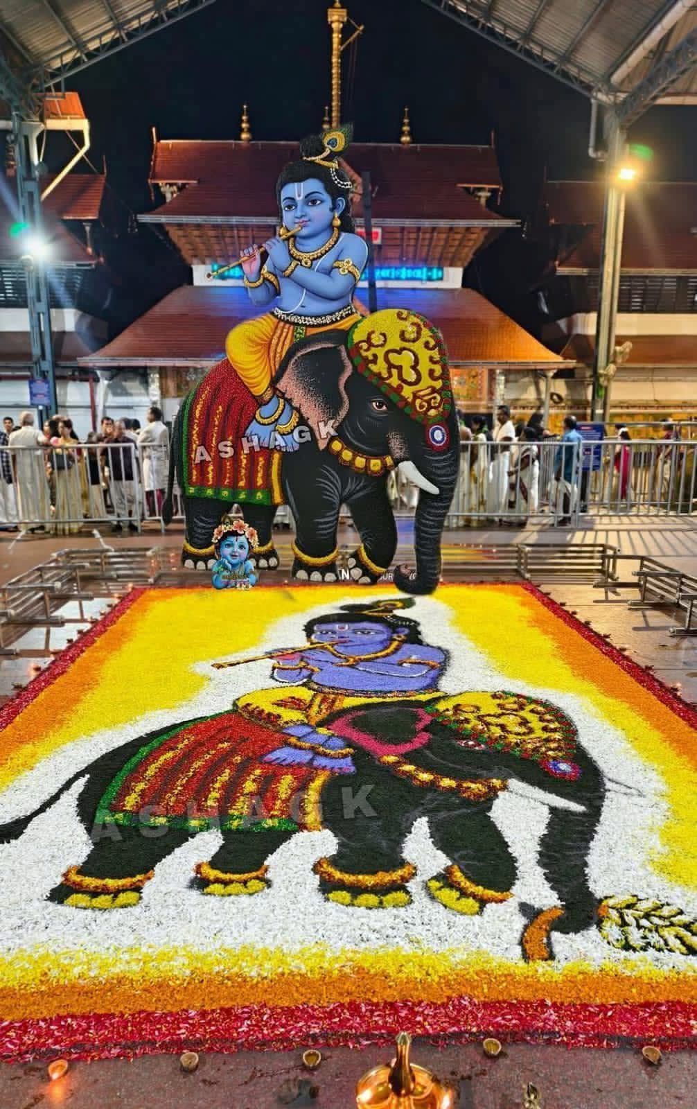 குருவாயூர் கிருஷ்ணர் கோவிலில் மகாவிஷ்ணு பூக்கோலம்.