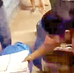 ரயிலின் முதல் வகுப்பு ஏசி பெட்டியில் பெட்ஷீட், கம்பளி திருடிய பயணிகள் சிக்கினர்