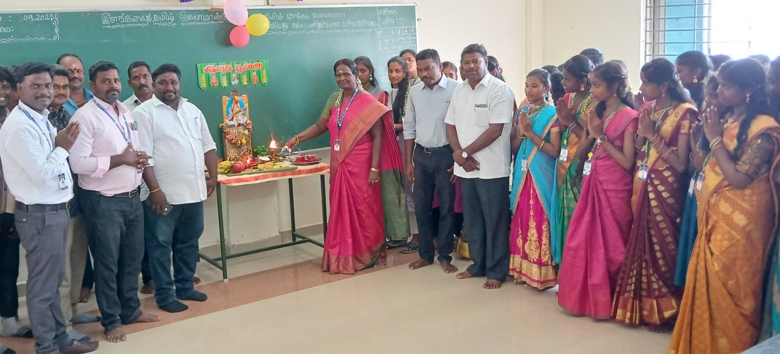 நாகை அரசு கல்லூரியில் நேற்று ஆயுத பூஜை