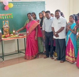 நாகை அரசு கல்லூரியில் நேற்று ஆயுத பூஜை