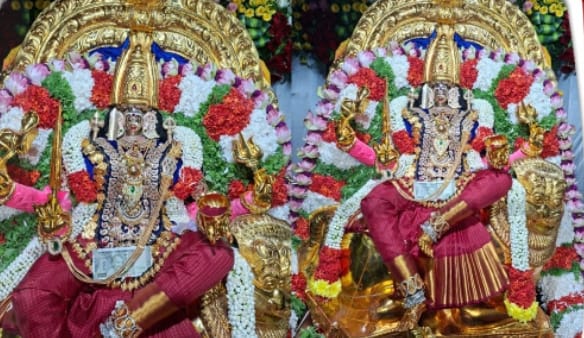 உற்சவர் அங்காளம்மன் சிறப்பு அலங்காரத்தில் பக்தர்களுக்கு காட்சியளித்தார்