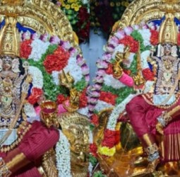 உற்சவர் அங்காளம்மன் சிறப்பு அலங்காரத்தில் பக்தர்களுக்கு காட்சியளித்தார்