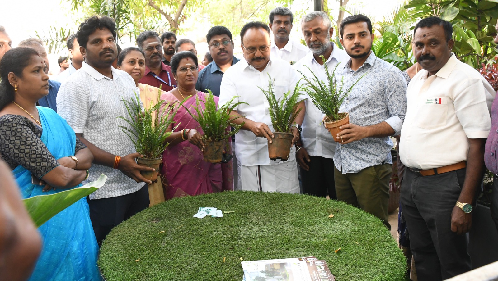 பசுமைத் தோட்டங்கள் அமைப்பது, திடக்கழிவு மேலாண்மைப் பணிகள் தொடர்பான விழிப்புணர்வு