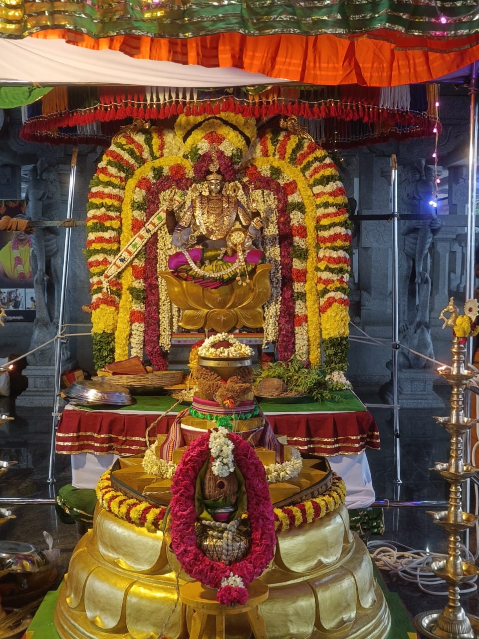 உக்கல் அருள்மிகு மடாவளம் ஸ்ரீ காமாட்சி அம்பாள் கோயிலில் ஐந்தாம் நாள் நவராத்திரி கொலு பூஜை