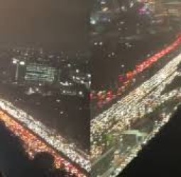 கடும் போக்குவரத்து நெரிசலால் திணறும் டெல்லி! கனமழையால் வாகன ஓட்டிகள் தவிப்பு