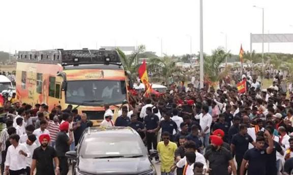 திருச்சியில் விஜய் பிரச்சாரத்தில் அரசு, தனியார் சொத்துக்கள் சேதம்: த.வெ.க. நிர்வாகிகள் மீது வழக்கு