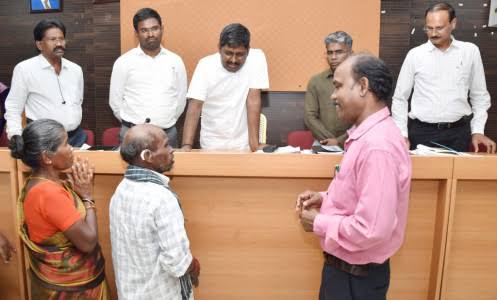 திருப்பத்தூர் மக்கள் குறைதீர்வு கூட்டத்தில் நலத்திட்ட உதவி: கலெக்டர் சிவசெளந்திரவல்லி வழங்கினார்