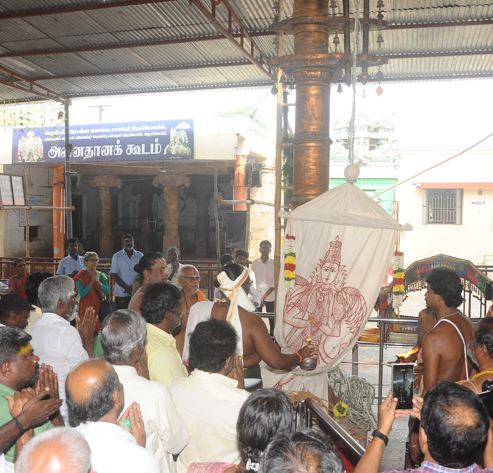 மதுரை தல்லாகுளம் பிரசன்ன வெங்கடாசலபதி கோவிலில் புரட்டாசி திருவிழா
