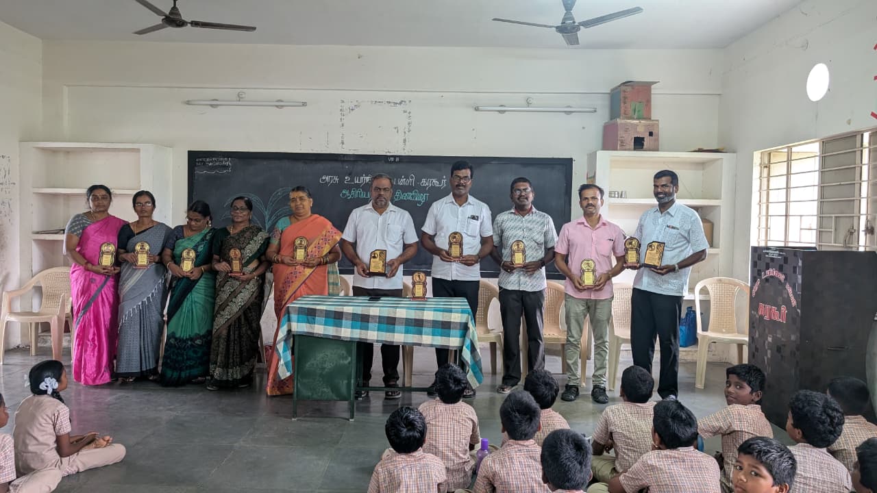 கரகூர் அரசு உயர்நிலைப்பள்ளி ஆசிரியர்களுக்கு கேடயம்