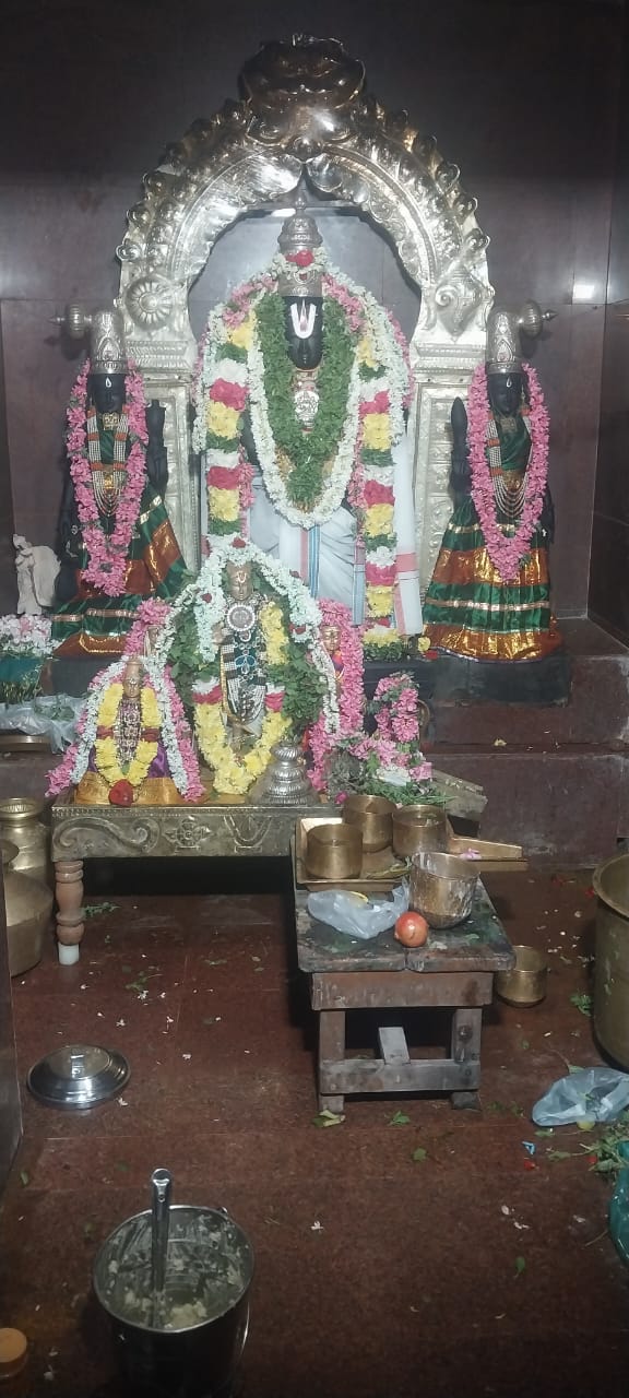 கோட்டுச் சேரியில் எழுந்தருளி இருக்கும் அருள்மிகு வரதராஜபெருமாளுக்கு புரட்டாசி முதலாவது சனி கிழமையை முன்னிட்டு சிறப்பு திருமஞ்சனம்