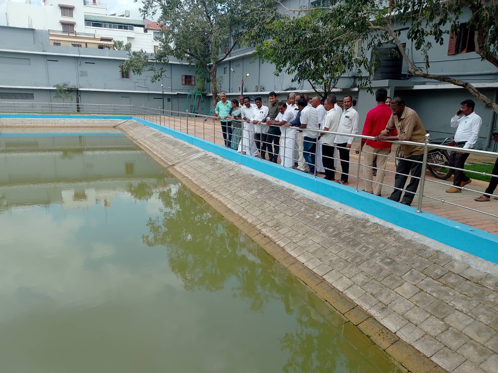 பெதஸ்தா குளத்தை சுற்றி ரூ 20.50 லட்சம் மதிப்பீட்டில் அலங்கார தரைகற்கள் பதித்து நடைபாதை