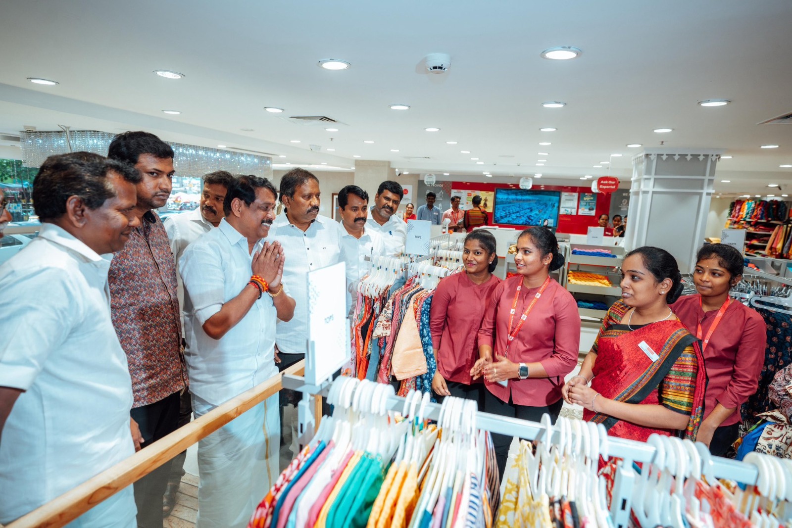 ஜிஎஸ்டி வரி குறைக்கப்பட்ட பிறகான வர்த்தகம் குறித்து பாஜக தலைவர் நயினார் நாகேந்திரன் நேற்று ஆய்வு