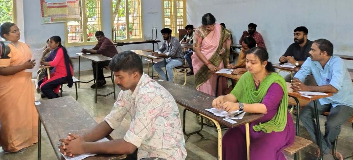 குரூப் 2 தேர்வை குமரி கலெக்டர் அழகுமீனா ஆய்வு