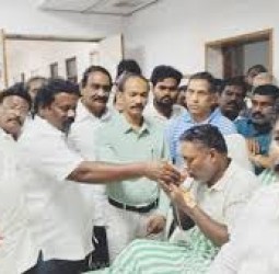 உண்ணாவிரதத்தை தற்காலிகமாக  வாபஸ் பெற்றார் சசிகாந்த் செந்தில்