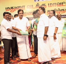 உறுப்பினர் சேர்க்கை பணியை சிறப்பாக செய்த நிர்வாகிகளுக்கு அமைச்சர் பி.மூர்த்தி பரிசளித்தார்