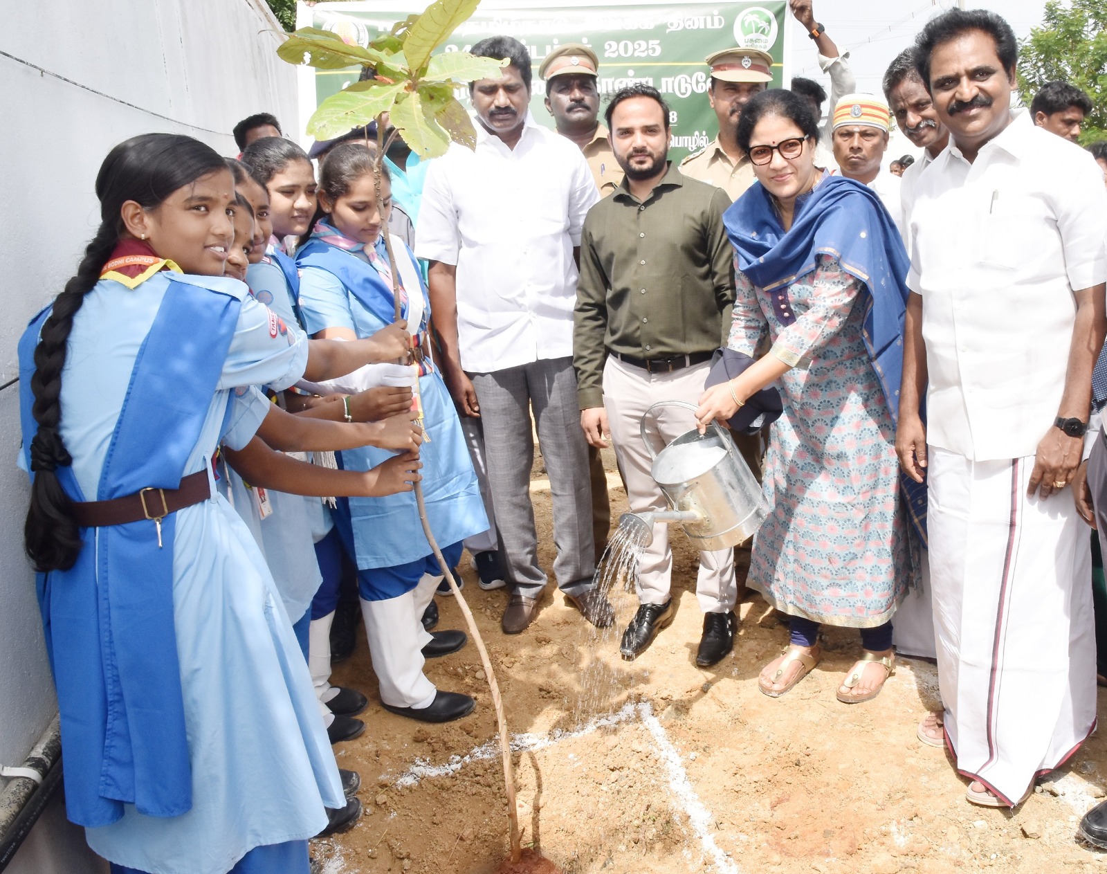 வாலாஜாபாத் ஒன்றியம், பரந்தூரில் பசுமை தமிழ்நாடு இயக்க நாள்