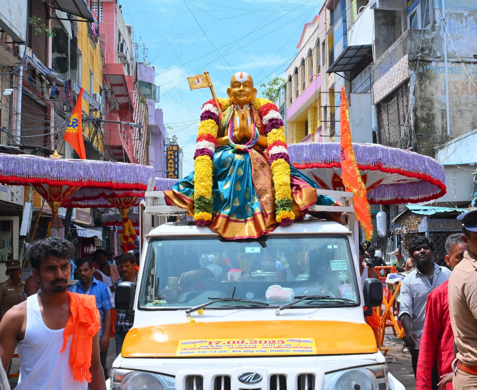 திருமலை திருப்பதியில் புரட்டாசி பிரம்மோற்சவம் நிகழ்ச்சி - விஸ்வ இந்து பரிஷத் தமிழ்நாடு சார்பாக அழகிய வெண்குடைகள்