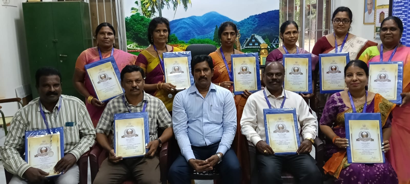 தலைமை ஆசிரியர்கள் மாவட்ட முதன்மை கல்வி அலுவலர் பாலதண்டாயுதபாணியை சந்தித்து வாழ்த்து