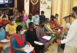 ஏழை மாணவர்களுக்கு  கல்வி உதவித்தொகை வழங்கல்