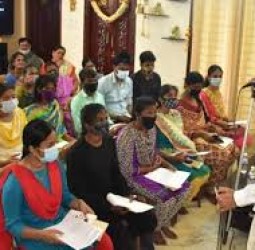 ஏழை மாணவர்களுக்கு  கல்வி உதவித்தொகை வழங்கல்