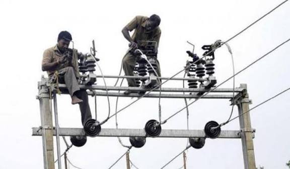 மின் வாரியத்தில் 10,000 ‘கேங்மேன்’களுக்கு பதவி உயர்வு கிடைக்குமா?