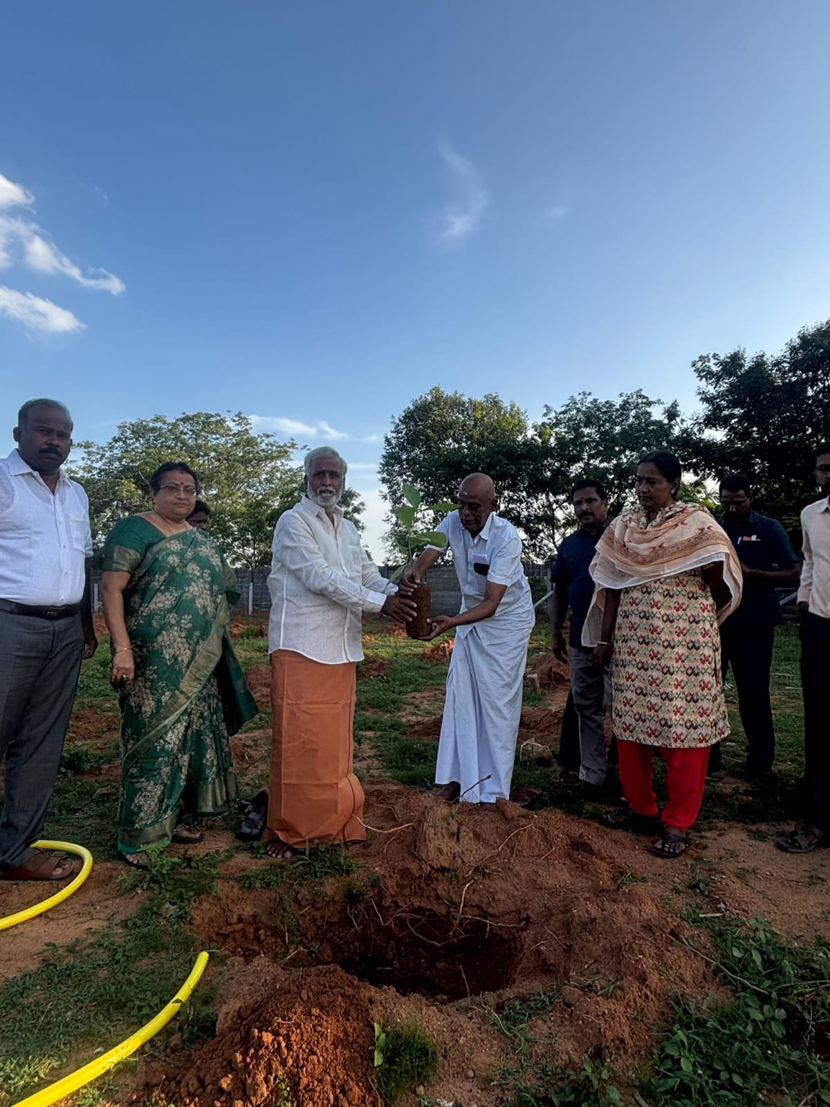 திருக்கோயிலுக்கு சொந்தமான நிலத்தில் மரக்கன்றுகள் நடும் திட்டம்