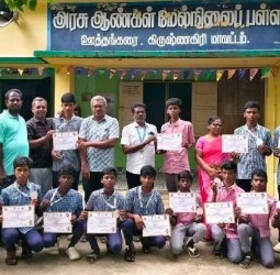 ஊத்தங்கரையில் பள்ளி மாணவர்களுக்கு பாராட்டு விழா