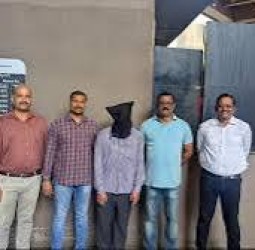 மும்பையில் 34 மனித வெடிகுண்டுகள் வெடிக்கும் என வாட்ஸ்அப்பில் மிரட்டல் விடுத்த நபர் கைது