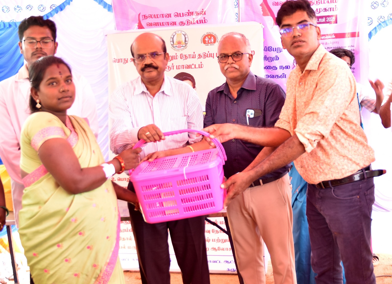 கரூர் மாவட்டம் பாலவிடுதியில் நடந்த நலம் காக்கும் ஸ்டாலின் சிறப்பு மருத்துவ முகாம்