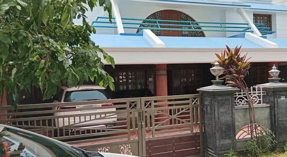 நாமக்கல்லில் கோழிப் பண்ணை அதிபர் வீடு, அலுவலகத்தில் வருமானவரித் துறை சோதனை