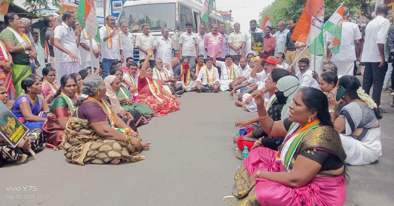 மாணவர் காங்கிரஸ், இளைஞர் காங்கிரஸ் சார்பில் பல்கலைக்கழக முற்றுகைப் போராட்டம்