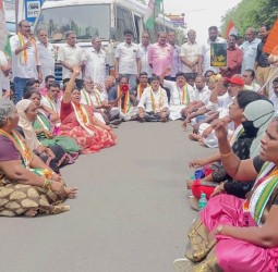 மாணவர் காங்கிரஸ், இளைஞர் காங்கிரஸ் சார்பில் பல்கலைக்கழக முற்றுகைப் போராட்டம்