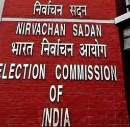 ஆன்லைன் மூலம் வாக்காளர் பெயர் சேர்க்க அல்லது நீக்க ஆதார் லிங்க் போன் கட்டாயம்: தேர்தல் ஆணையம்