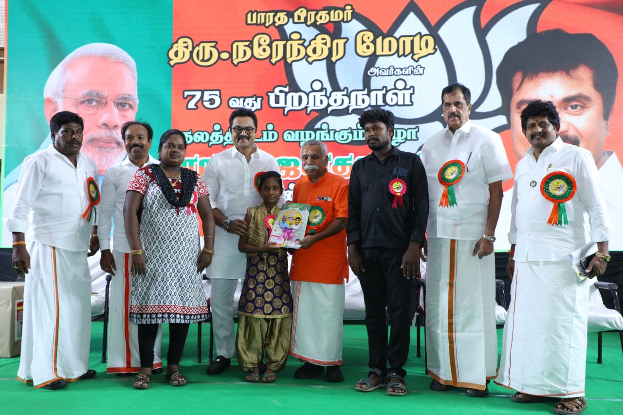 சென்னை தி.நகரில் நலத்திட்ட உதவிகளை சரத்குமார் வழங்கினார்