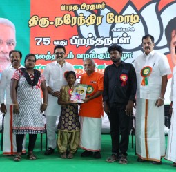 சென்னை தி.நகரில் நலத்திட்ட உதவிகளை சரத்குமார் வழங்கினார்