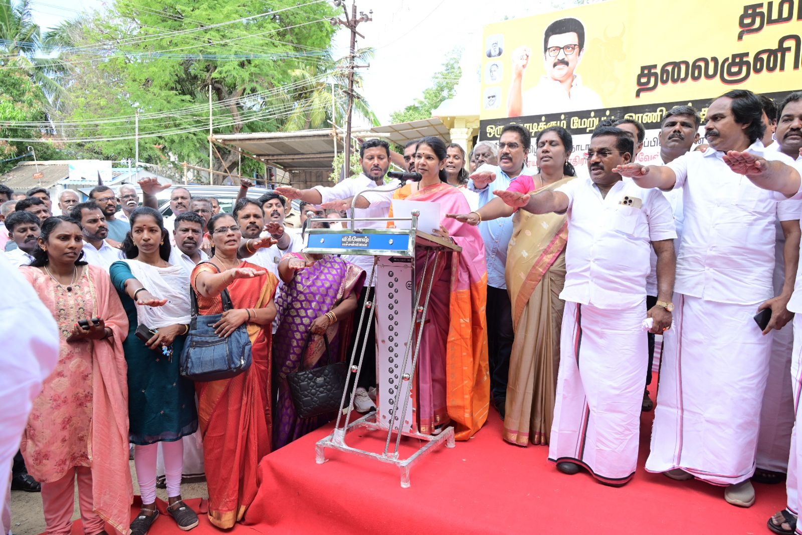 பேரறிஞர் அண்ணா பிறந்த நாளான நேற்று, "தமிழ்நாட்டை தலைகுனிய விடமாட்டேன்" என்ற தலைப்பில் தீர்மானம்