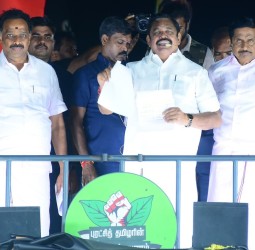 கிருஷ்ணராயபுரம் தொகுதியில் அதிமுக பொதுச் செயலாளர் பழனிசாமி பிரசாரம்