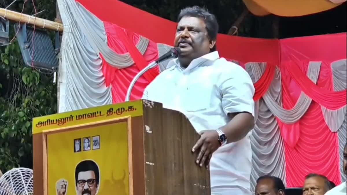 அதிமுகவை ஸ்டாலின் தான்  காப்பாற்றணும்- சிவசங்கர்