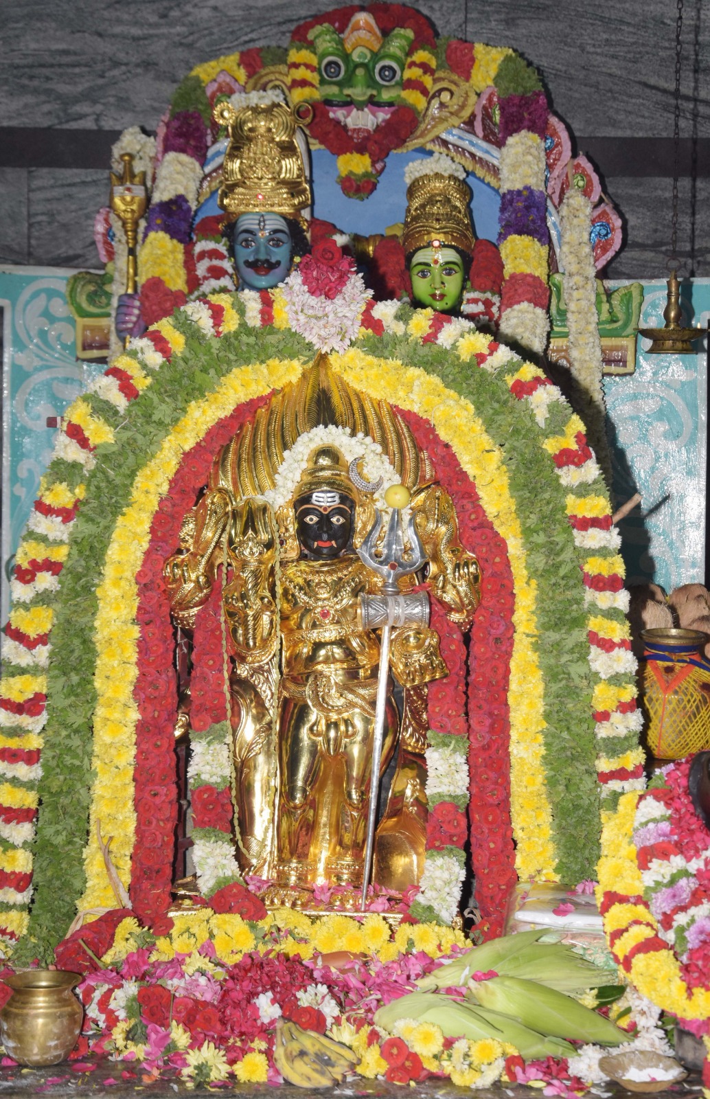 தங்கக் கவச அலங்காரத்தில் காலபைரவர்