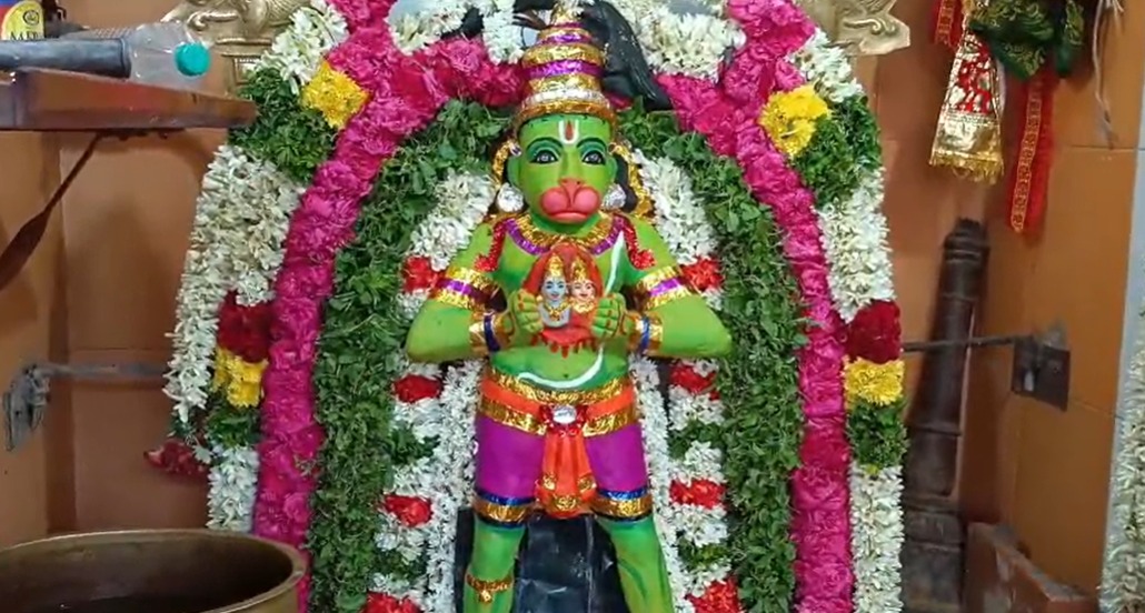 சிதம்பரம் கீழ வீதியில் உள்ள வீரசக்தி ஆஞ்சநேயர் ஆலயத்தில் சிறப்பு பூஜைகள்