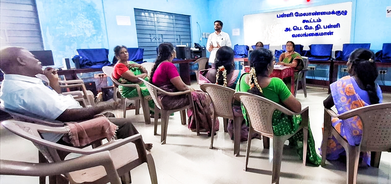வலங்கைமான் அரசு பெண்கள் மேல்நிலைப்பள்ளியில் பள்ளி மேலாண்மை குழு கூட்டம் நடைபெற்றது.