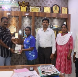 சீர்காழி விவேகானந்தா மெட்ரிக் மேல்நிலைப்பள்ளி மாணவிக்கு பாராட்டு