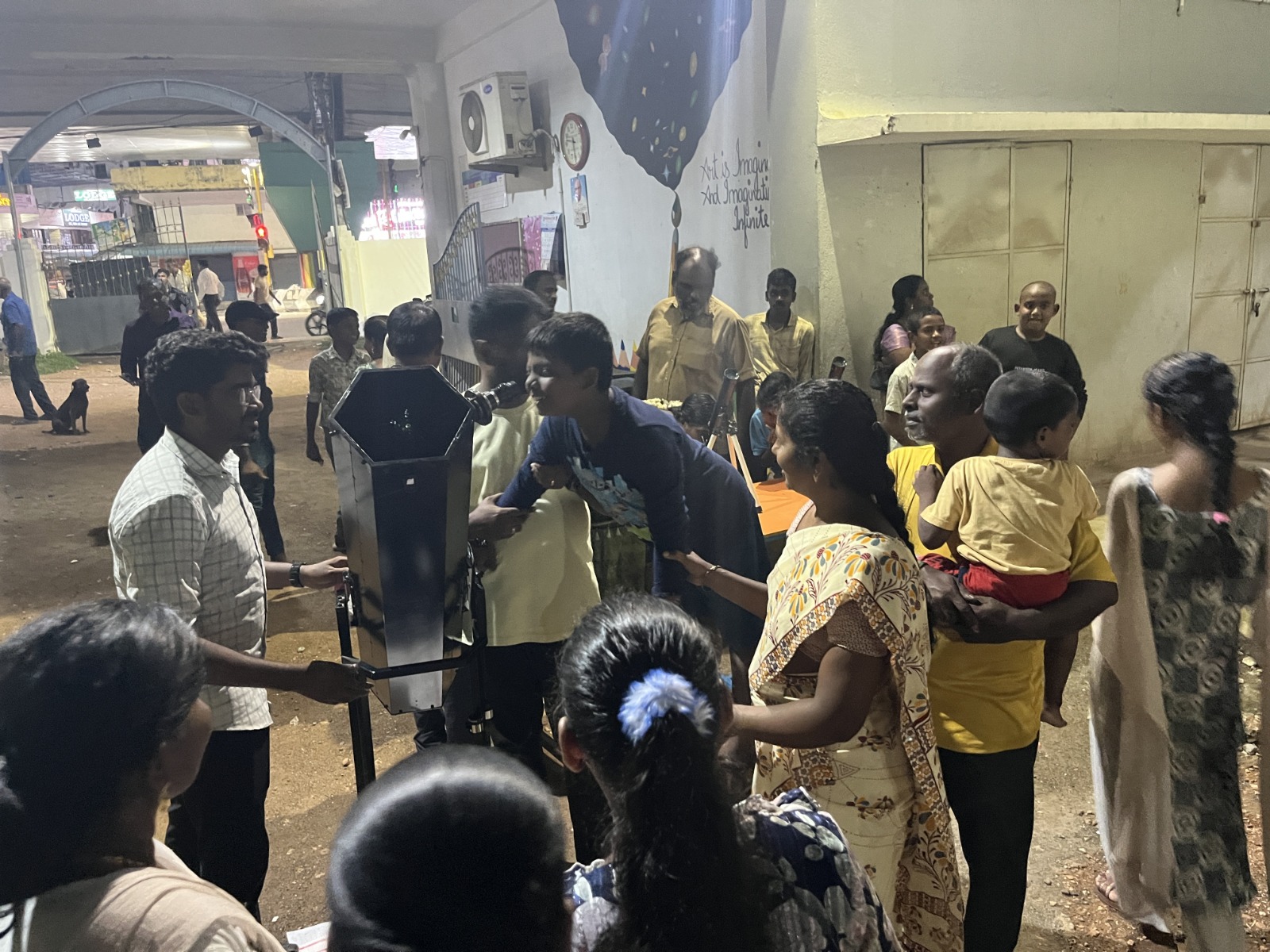 பல்லாவரம் மறைமலை அடிகள் அரசு பள்ளியில் சந்திர கிரகணத்தைக் காண சிறப்பு ஏற்பாடுகள்